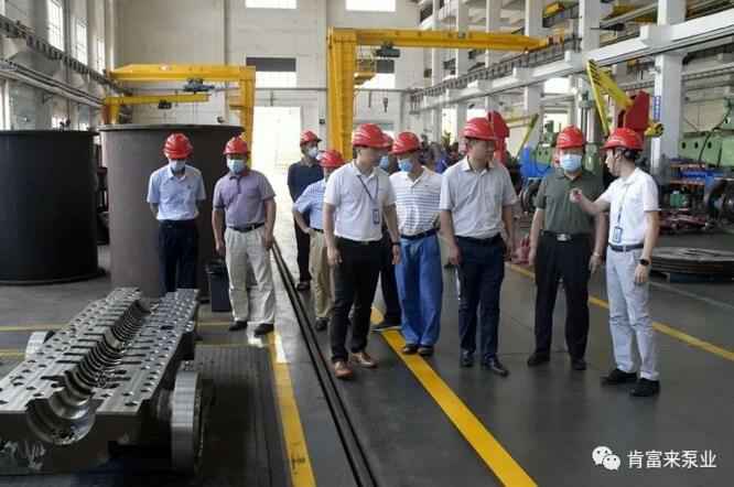 董事长、总经理陈迪，党委副书记黎宇明陪同调研组一行参观米乐手机网页版登录入口-米乐(中国)展览室